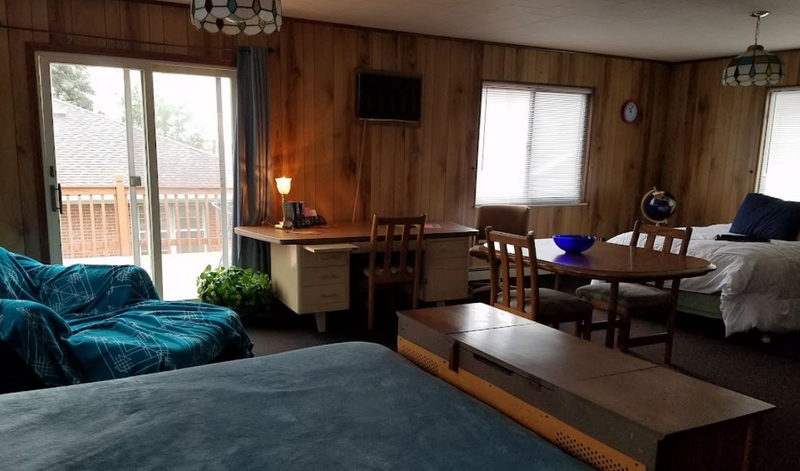 Colony Motel (Pearl Beach Bar & Motel) - From Web Listing (newer photo)